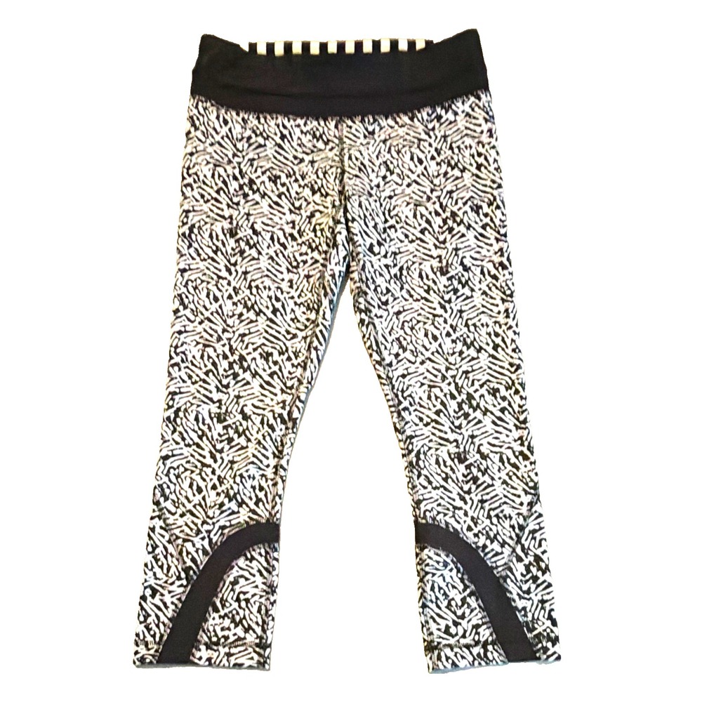 lululemon athletica Women's Cropped Leggings Size 6 Black White Abstract Print